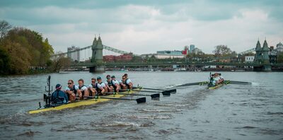 the-mens-boat-race-2025-approaching-hammersmith-bridge-v2-scaled